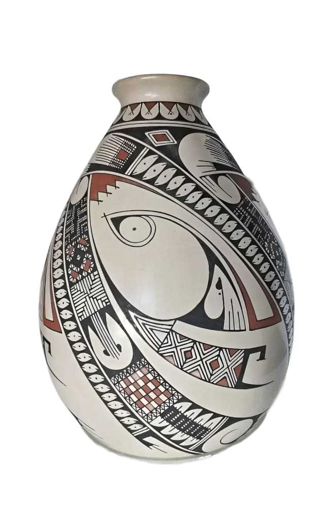 Ismael Flores Signed Mata Ortiz Vase - Re - psychles Vintage Shop & Art Gallery