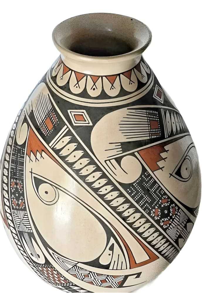 Ismael Flores Signed Mata Ortiz Vase - Re - psychles Vintage Shop & Art Gallery