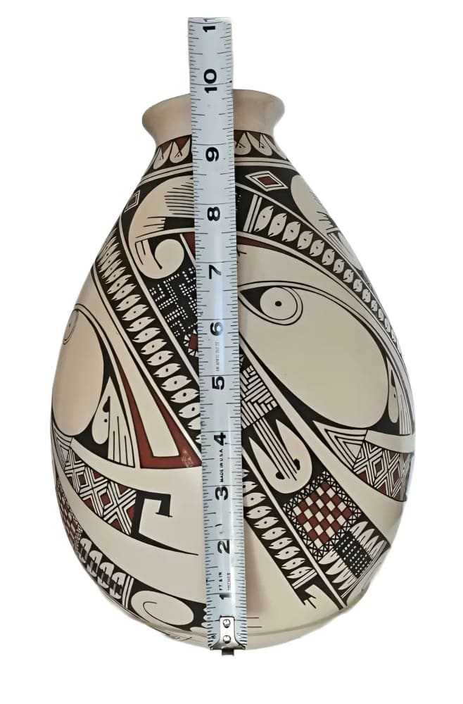 Ismael Flores Signed Mata Ortiz Vase - Re - psychles Vintage Shop & Art Gallery