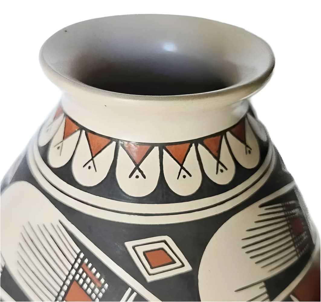 Ismael Flores Signed Mata Ortiz Vase - Re - psychles Vintage Shop & Art Gallery