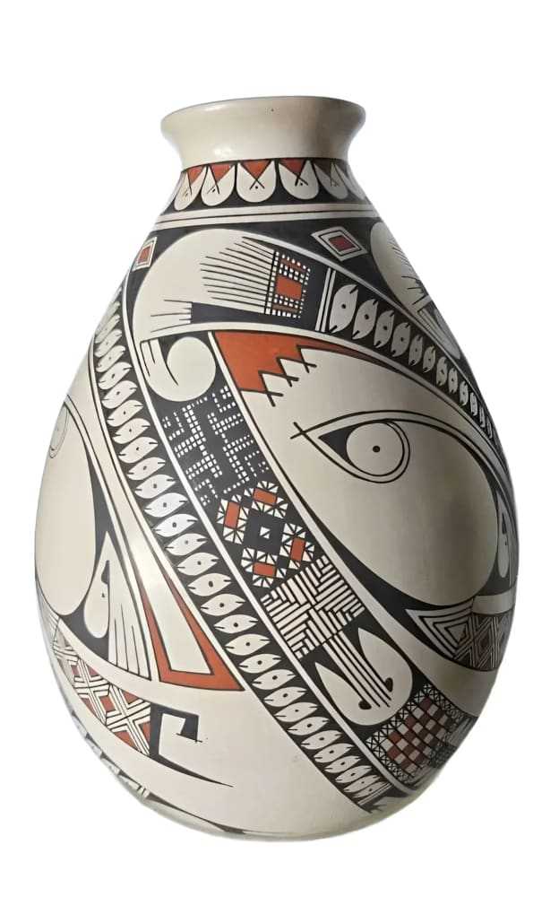 Ismael Flores Signed Mata Ortiz Vase - Re - psychles Vintage Shop & Art Gallery