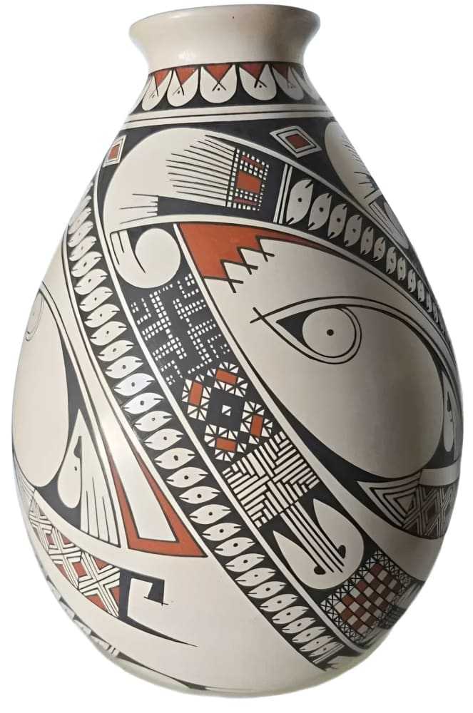 Ismael Flores Signed Mata Ortiz Vase - Re - psychles Vintage Shop & Art Gallery