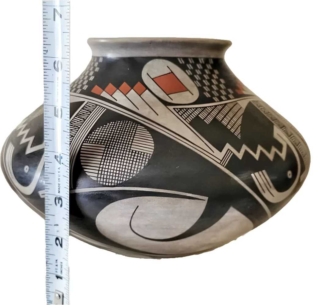 Juan Quezada Signed Vase - Re - psychles Vintage Shop & Art Gallery
