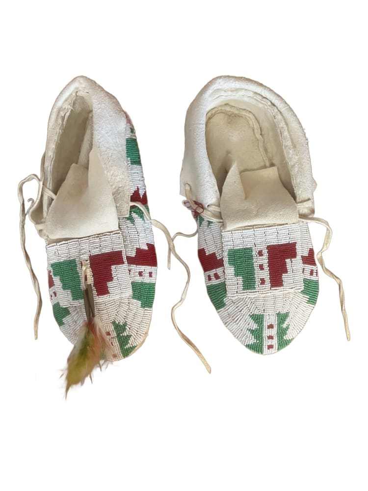 Sioux Authentic Hand - Beaded Moccasins - Re - psychles Vintage Shop & Art Gallery