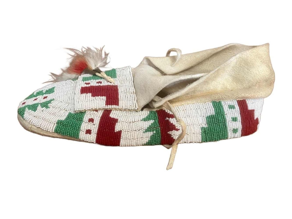 Sioux Authentic Hand - Beaded Moccasins - Re - psychles Vintage Shop & Art Gallery