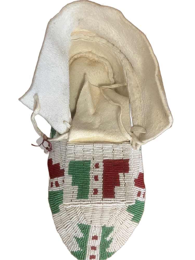Sioux Authentic Hand - Beaded Moccasins - Re - psychles Vintage Shop & Art Gallery