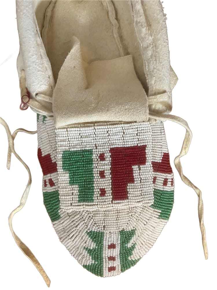 Sioux Authentic Hand - Beaded Moccasins - Re - psychles Vintage Shop & Art Gallery