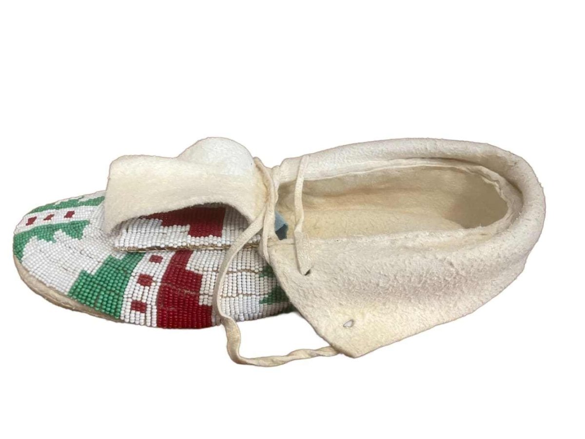 Sioux Authentic Hand - Beaded Moccasins - Re - psychles Vintage Shop & Art Gallery