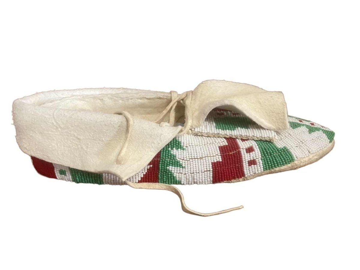 Sioux Authentic Hand - Beaded Moccasins - Re - psychles Vintage Shop & Art Gallery